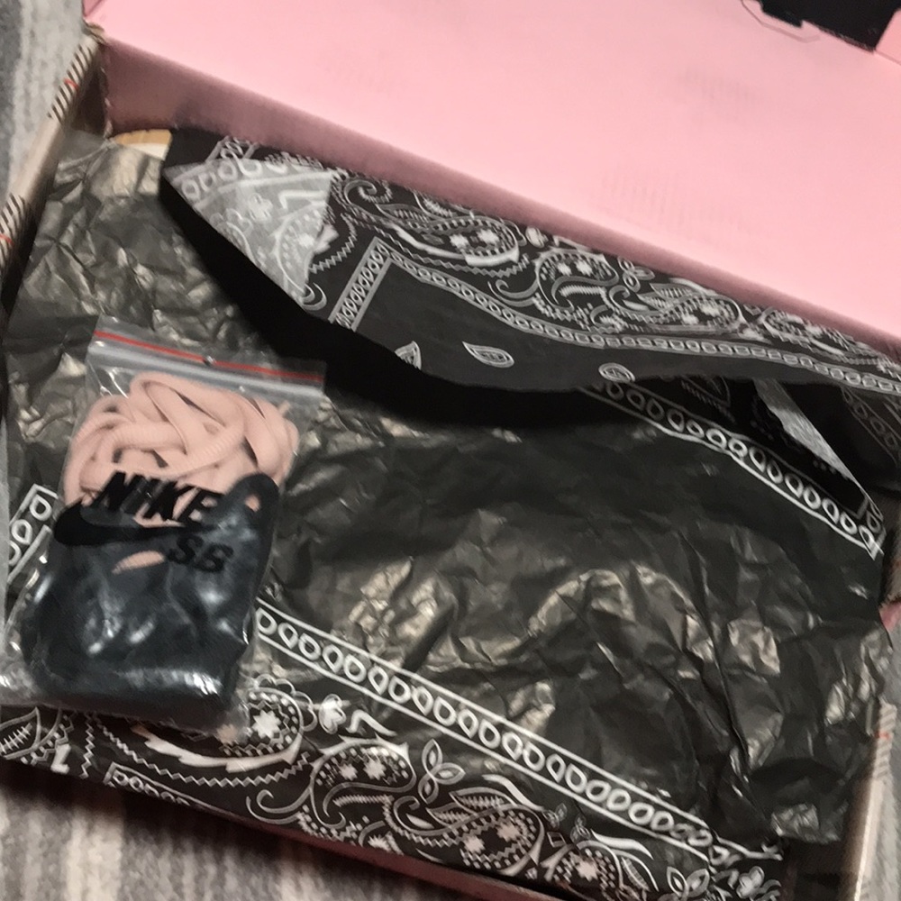 Shoes - Picture 3 of 4